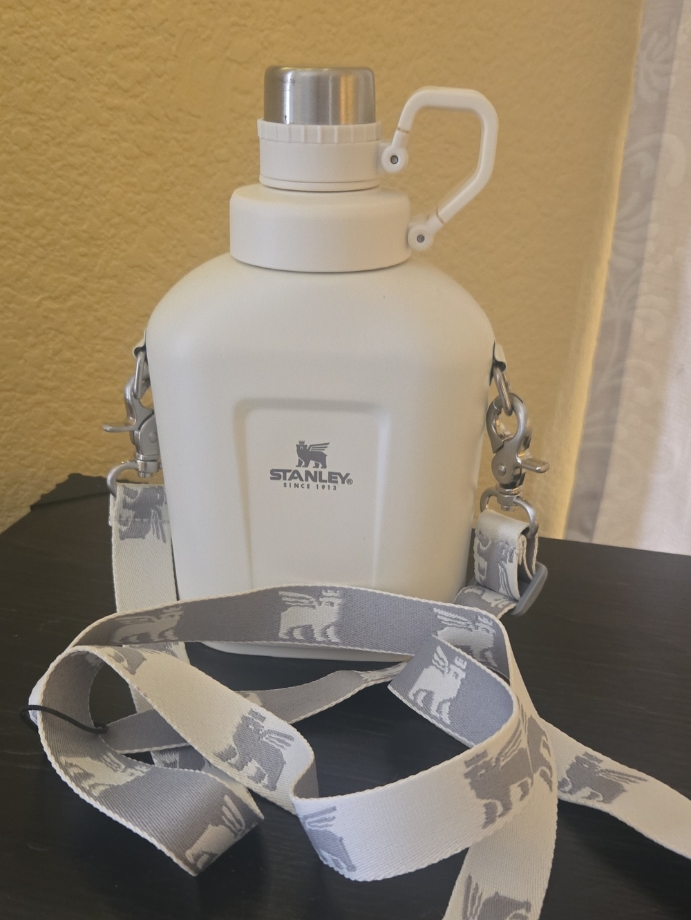 🫗Stanley Cream Insulated Growler with Gray Patterned Strap